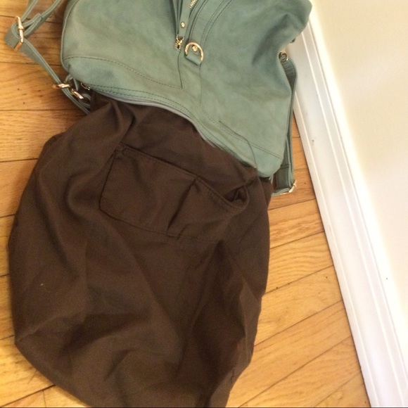 Convertible green handbag to backpack - Picture 3 of 3