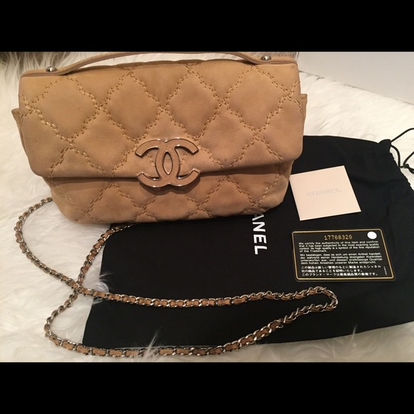 🚫SOLD!!! Chanel velvet Hampton flap - Picture 2 of 4