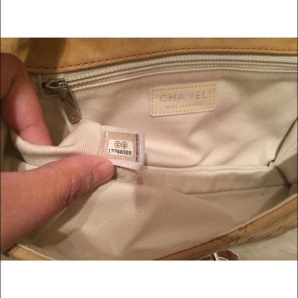 🚫SOLD!!! Chanel velvet Hampton flap - Picture 4 of 4