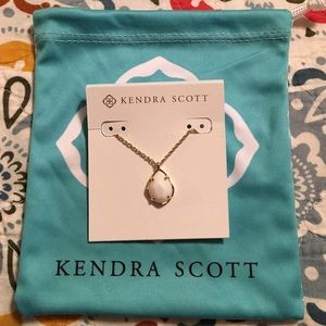 Kendra Scott gold Kiri necklace in White Pearl