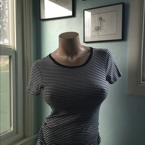 Horizontal stripped tee shirt