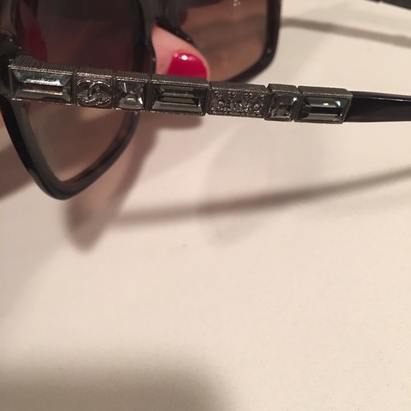 Authentic rare Chanel New sunglasses main image 4