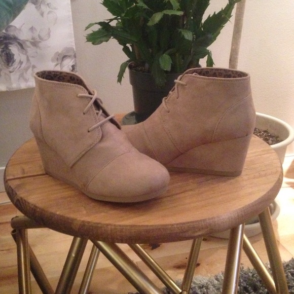 Faux suede bootie size 7