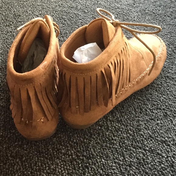 Fringe Moccasins - Picture 2 of 4