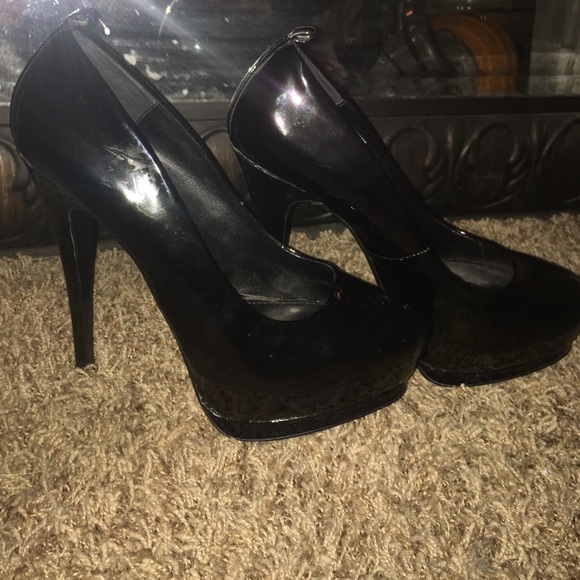 Black Steve Madden pumps