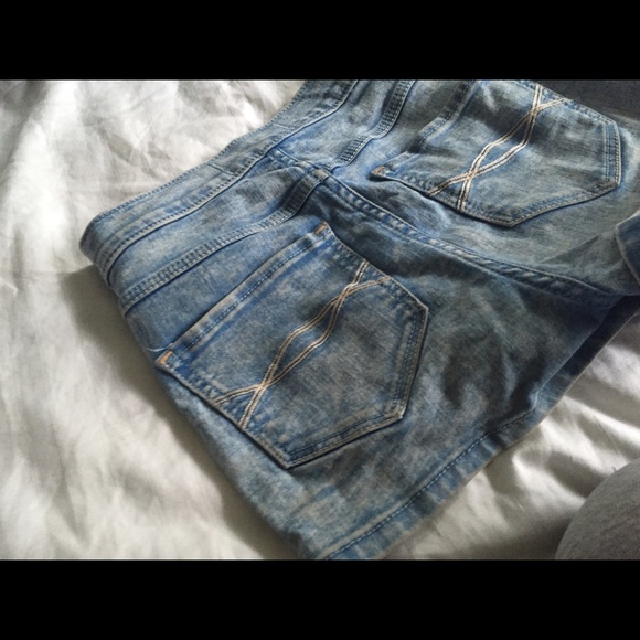 High rise light wash shorts - Picture 2 of 2