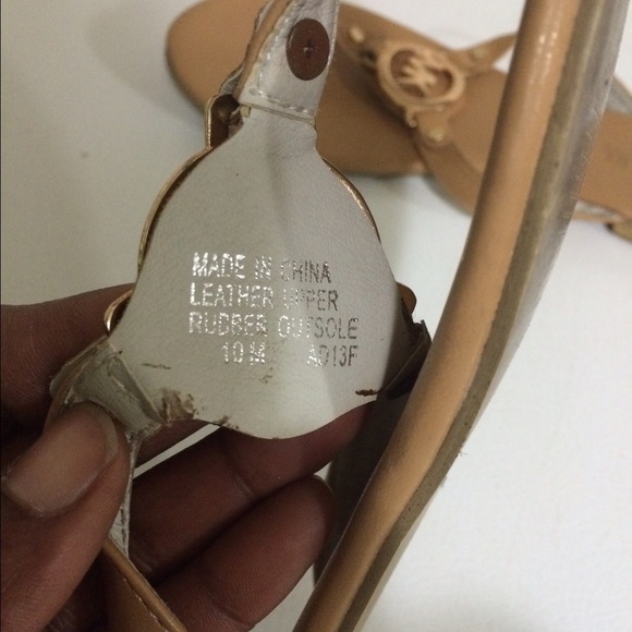 MK Tan Leather Flip Flops - Picture 3 of 4