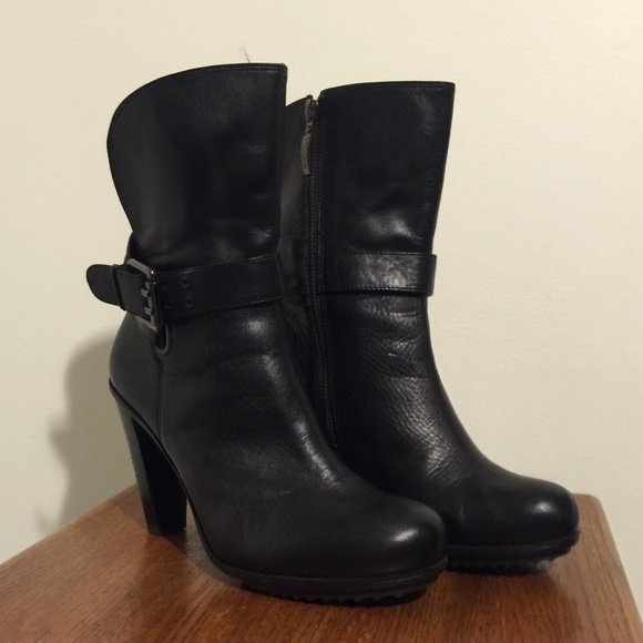 DKNY Booties - Picture 2 of 4