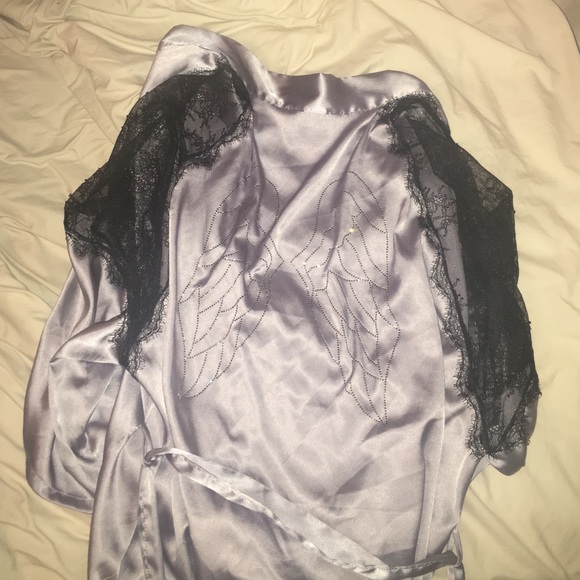 VS silk robe