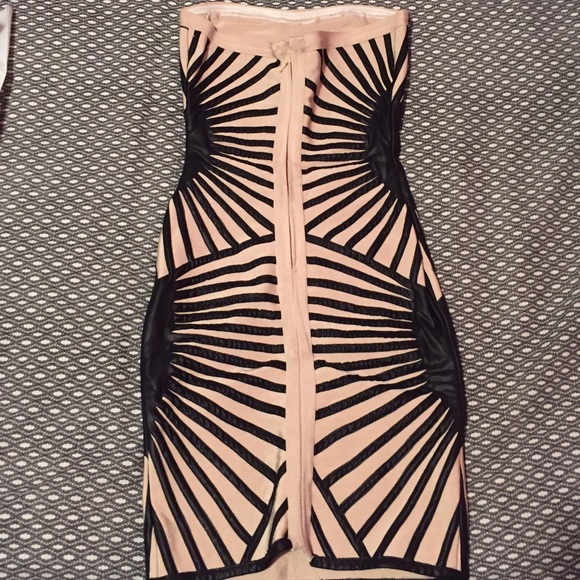🚫SOLD ON Ⓜ️🚫 Bandage Bodycon Dress - Picture 3 of 4