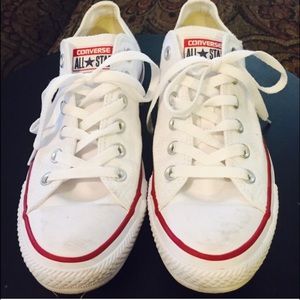 White converse in very nice condition.