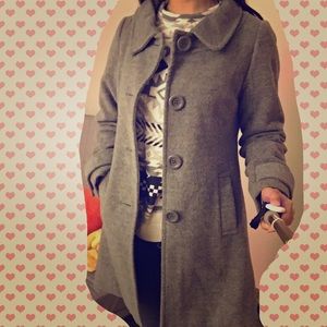 Gray coat with detachable collar