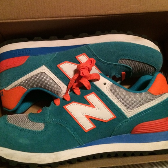 BRAND NEW! Women's New Balance In Original Box