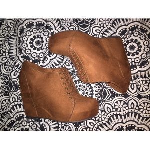 brown wedge booties 💞