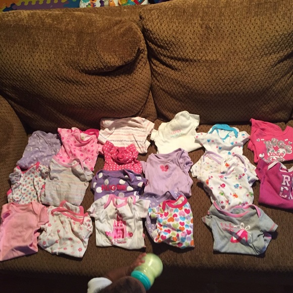 20 onesies 0-3 months