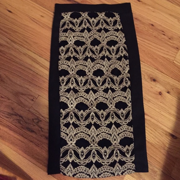 Keyhole Cold Shoulder Two Piece Crop Set - Picture 3 of 3