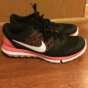 Nike fit sole shoes