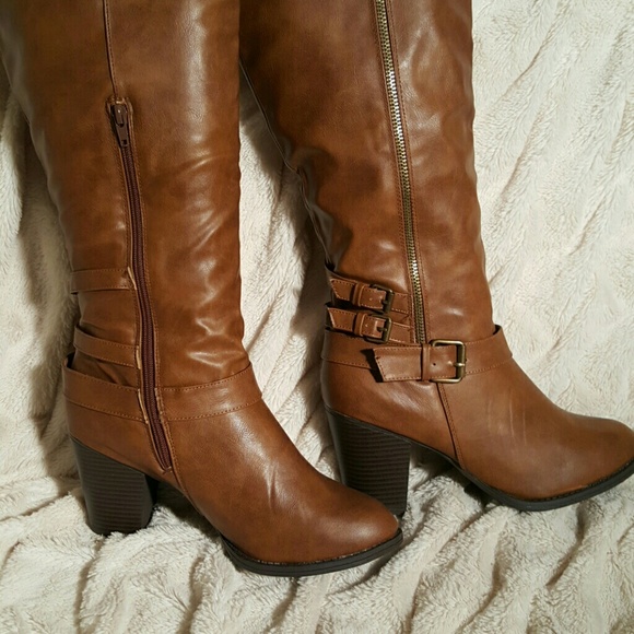 ❤SOLD❤Light/Medium brown Tall Boots - Picture 2 of 4