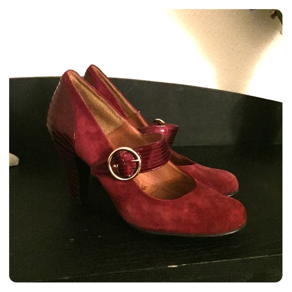 Beautiful burgundy heels