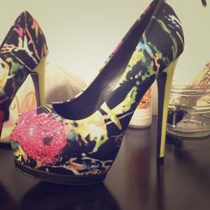 Beautiful peek toe heel. With pink stones ;)