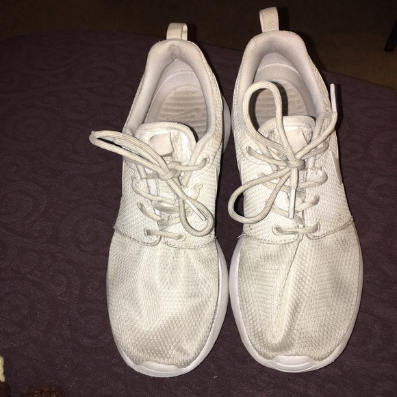 Worn white roshes runs