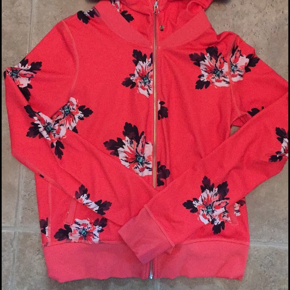 Excellent condition Lululemon hoodie. Size 8 - Picture 1 of 4