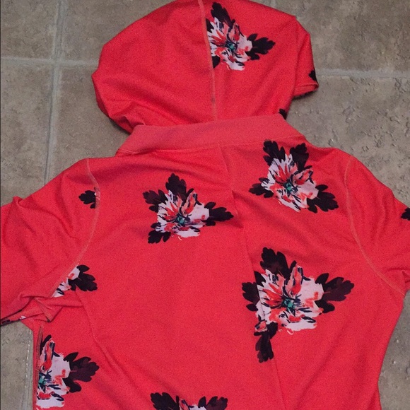 Excellent condition Lululemon hoodie. Size 8 - Picture 3 of 4