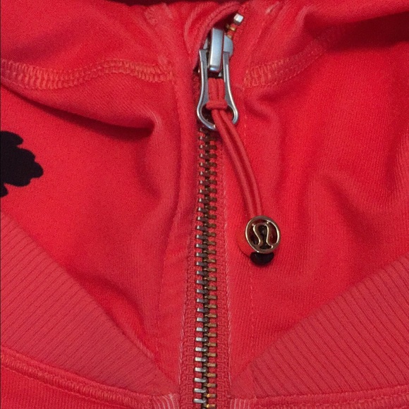 Excellent condition Lululemon hoodie. Size 8 - Picture 4 of 4