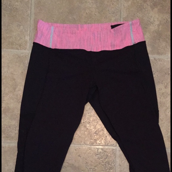 Lululemon wunder under with mesh back. Size 8! - Picture 1 of 3