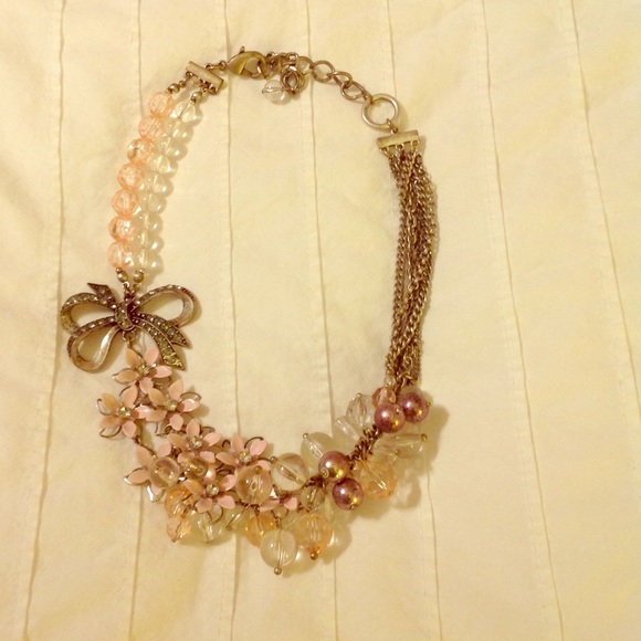 Cute statement necklace, beaded, pink