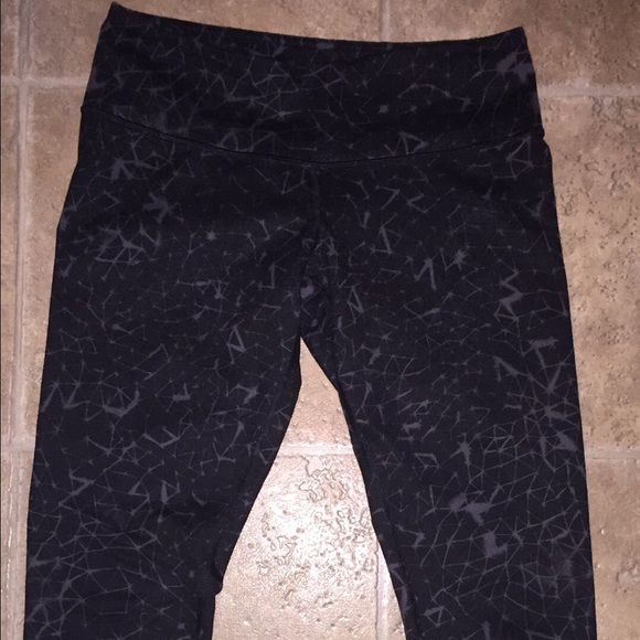 Lululemon wunder under with lightening detail! - Picture 1 of 3