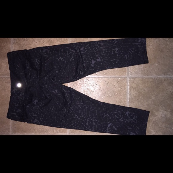 Lululemon wunder under with lightening detail! - Picture 2 of 3