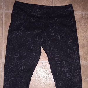 Lululemon wunder under with lightening detail!
