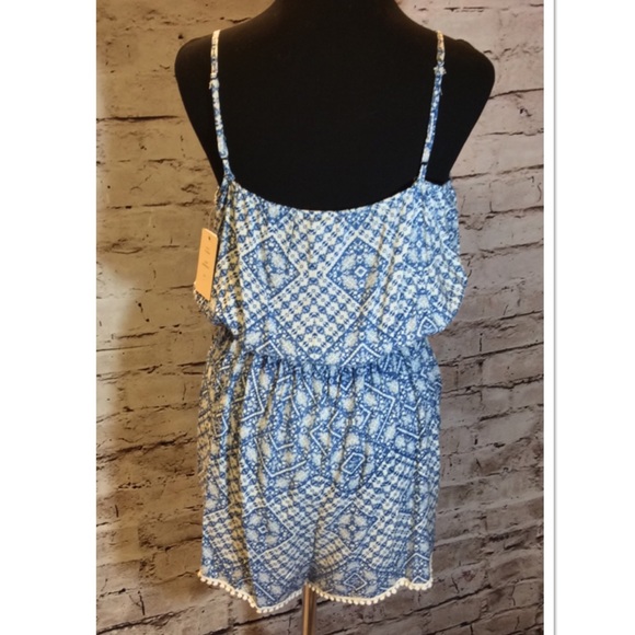 ROMPER WITH LACE DETAIL SOLD - Picture 2 of 4