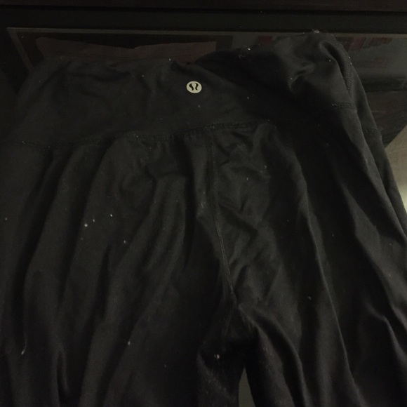 Lululemon 3/4 leggings in black, size 4.