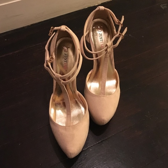 Platform toe heels