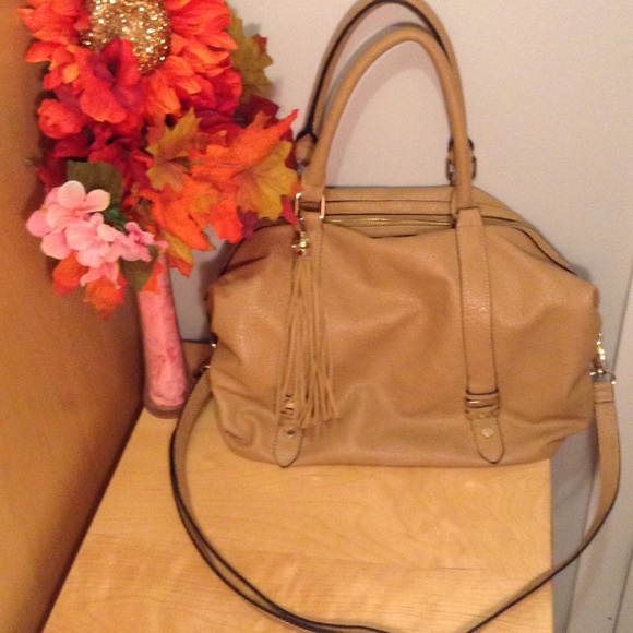 Steve Madden Handbags - Steve Madden hang bag