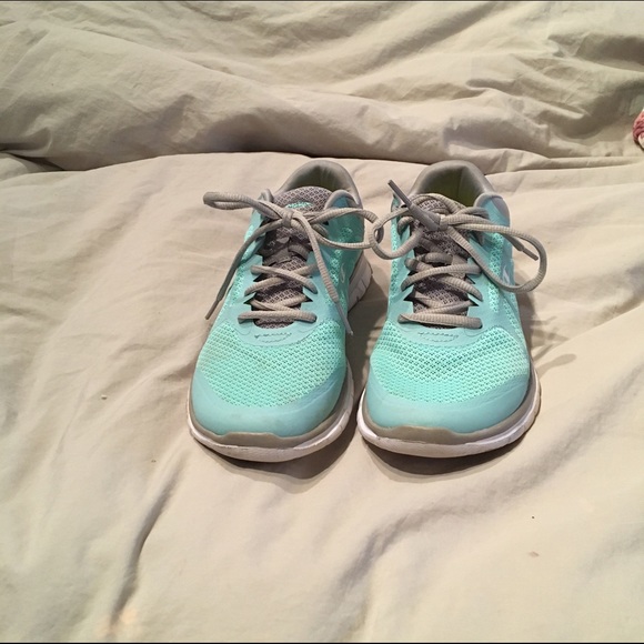 Tennis Shoes!💙