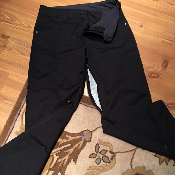 Super cute Billabong snowboarding pants.