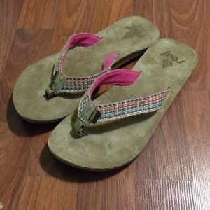 NWOT Reef Sandals