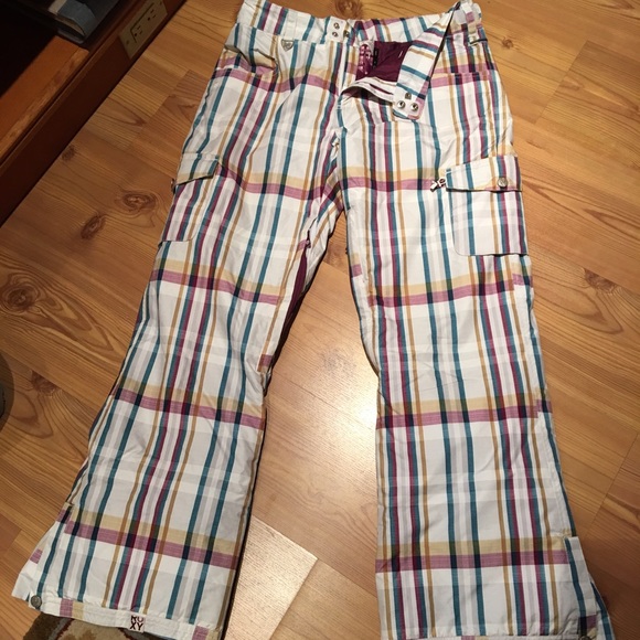 Super cute Roxy snowboarding pants.