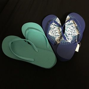 FINAL LISTING DONATING 4-8-16!! Flip flops