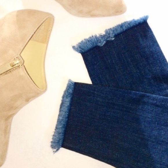 Distressed Raw Hem Jean - Picture 4 of 5