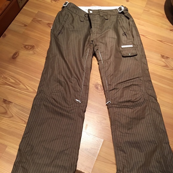 Stylish Foursquare snowboarding pants.