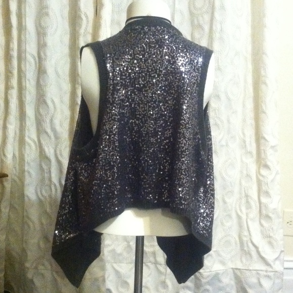 Abercrombie & Fitch grey asymmetrical sequin vest - Picture 4 of 4