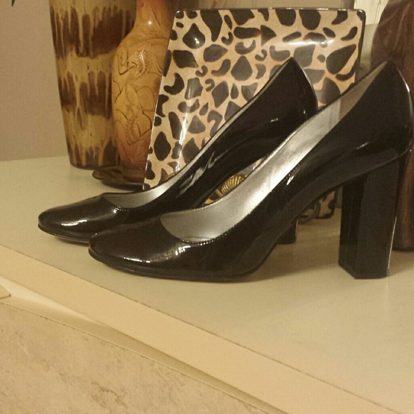 Black patent leather heels shoes