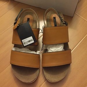 New tan/brown strappy sandals