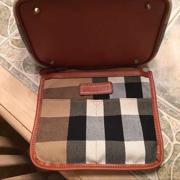 Beautiful Plaid Brit Bucket Handbag (Sold) - Picture 2 of 4