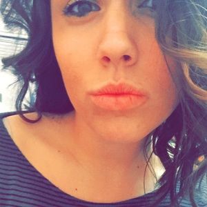 Meet your Posher, Caitlyn