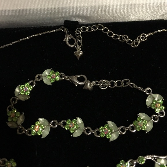 Necklace and bracelet set - Picture 2 of 4